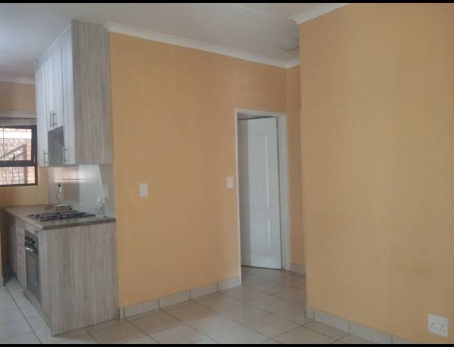 2 BEDROOM APARTMENT FOR SALE IN POMONA